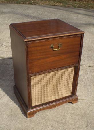 Nightstand/Radio Console $35 - This piece I think has a lot lot potential, click on the ad because there are more pictures, one even showing how this could be a little desk. 