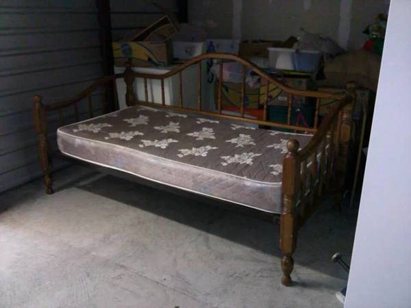 Daybed with Mattress $100 - Would be cute painted!