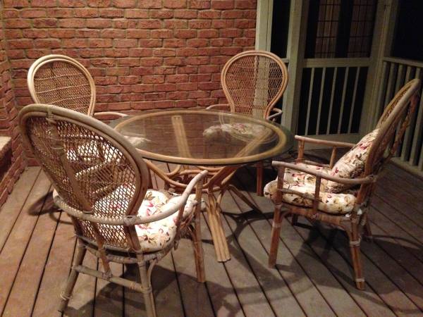 Wicker Dinette Set $150 - I really like this set and think it would look really nice painted - great for a patio or sunroom. 