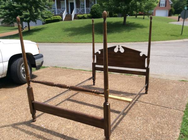 Full Size Four Poster Bed $125 - This would look so pretty painted. 
