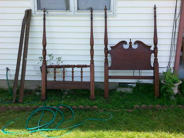 Twin Four Poster $75 - This would be so pretty painted. 