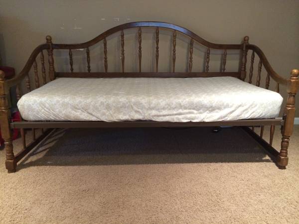 Daybed $100 - This would be really pretty painted. 