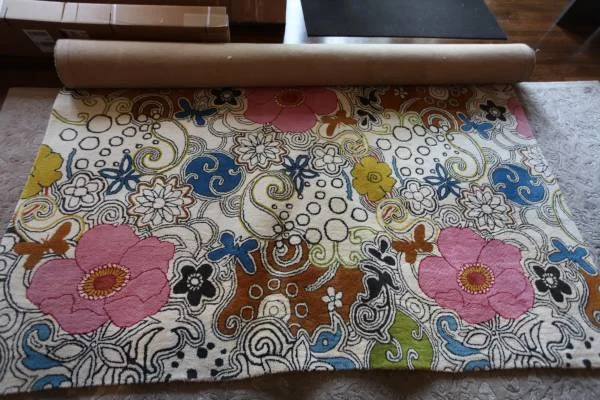 Floral 8' x 11' rug$200This rug sells on Overstock.com for &nbsp;$597.&nbsp;View on Craigslist&nbsp;
