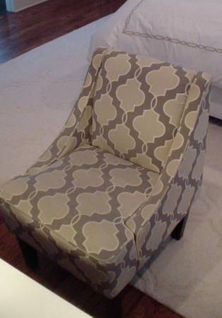Accent Chair$150View on Craigslist&nbsp;