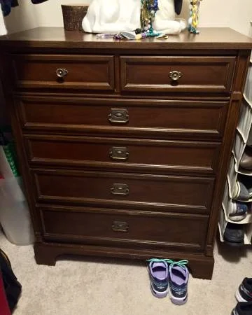 Vintage Dresser$40View on Craigslist