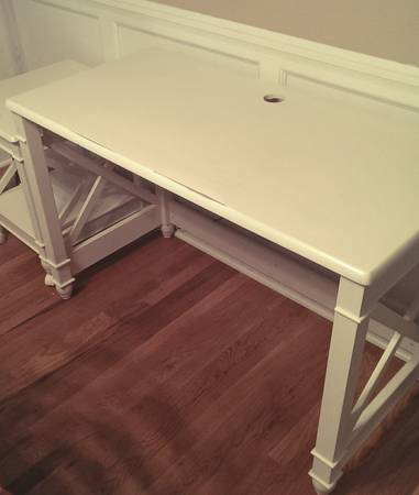 Desk$60View on Craigslist&nbsp;