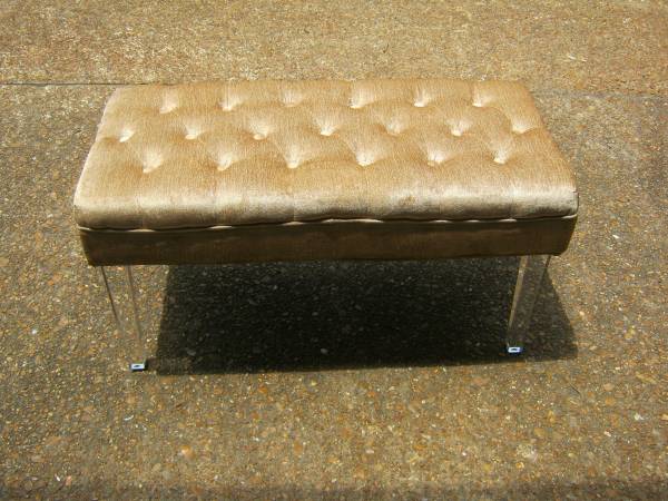 Tufted Ottoman$150View on Craigslist