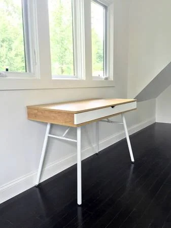 Modern Desk$100View on Craigslist