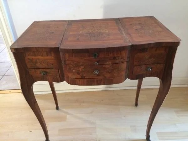 Antique Vanity $198I love the lines on this piece.View on Craigslist