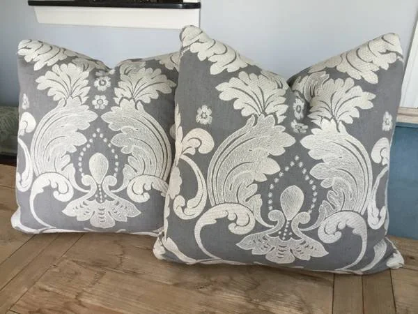 Designer Pillows and Bedding$40This listing has a lot of great pillows and designer bedding at discounted prices.&nbsp;View on Craigslist &nbsp;
