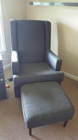 Chair and Ottoman$100View on Craigslist