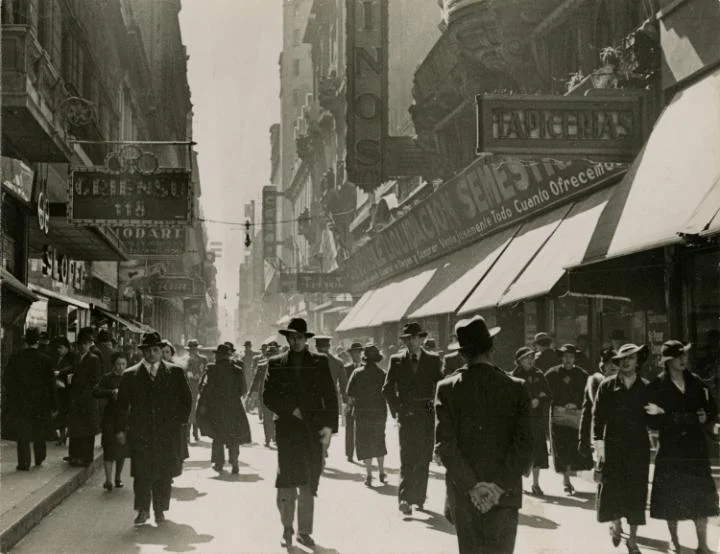 HORACIO COPPOLA . CALLE FLORIDA (DETAIL). 1936 CREDIT: ESTATE OF HORACIO COPPOLA