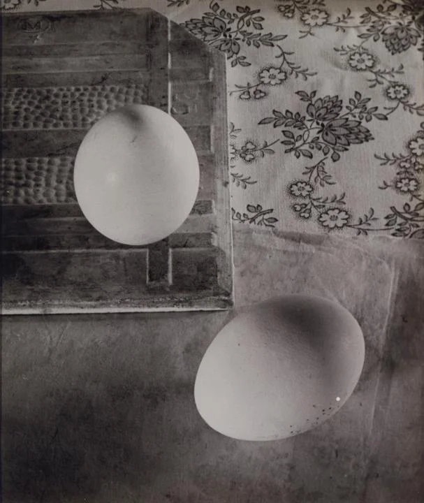  ringl + pit . Das Ei des Columbus (Columbus’s Egg). 1930 CREDIT: ESTATE OF HORACIO COPPOLA