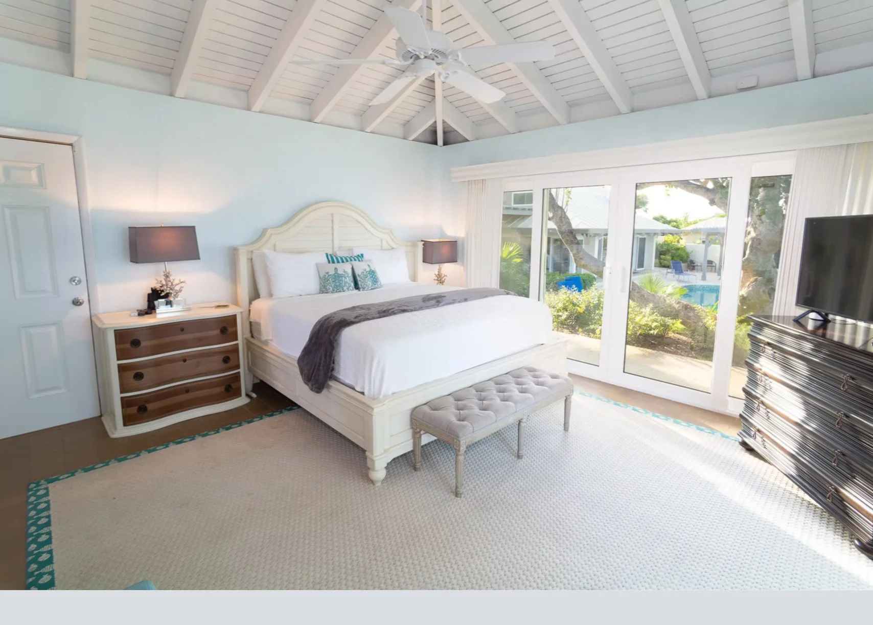 Private Bedroom with En-Suite Bathroom