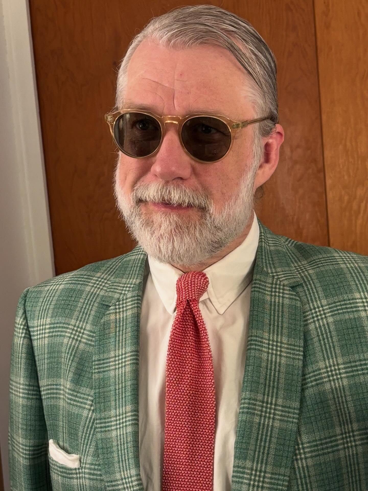 My daughter&rsquo;s school is having a fundraiser tonight and the theme is &ldquo;The 60&rsquo;s&rdquo; ♒️✌🏻🧝&zwj;♀️but they didn&rsquo;t stipulate WHEN in the 60s.