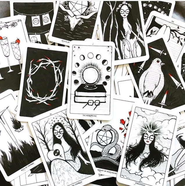 The Moon Void Tarot Deck / Stefanie Caponi