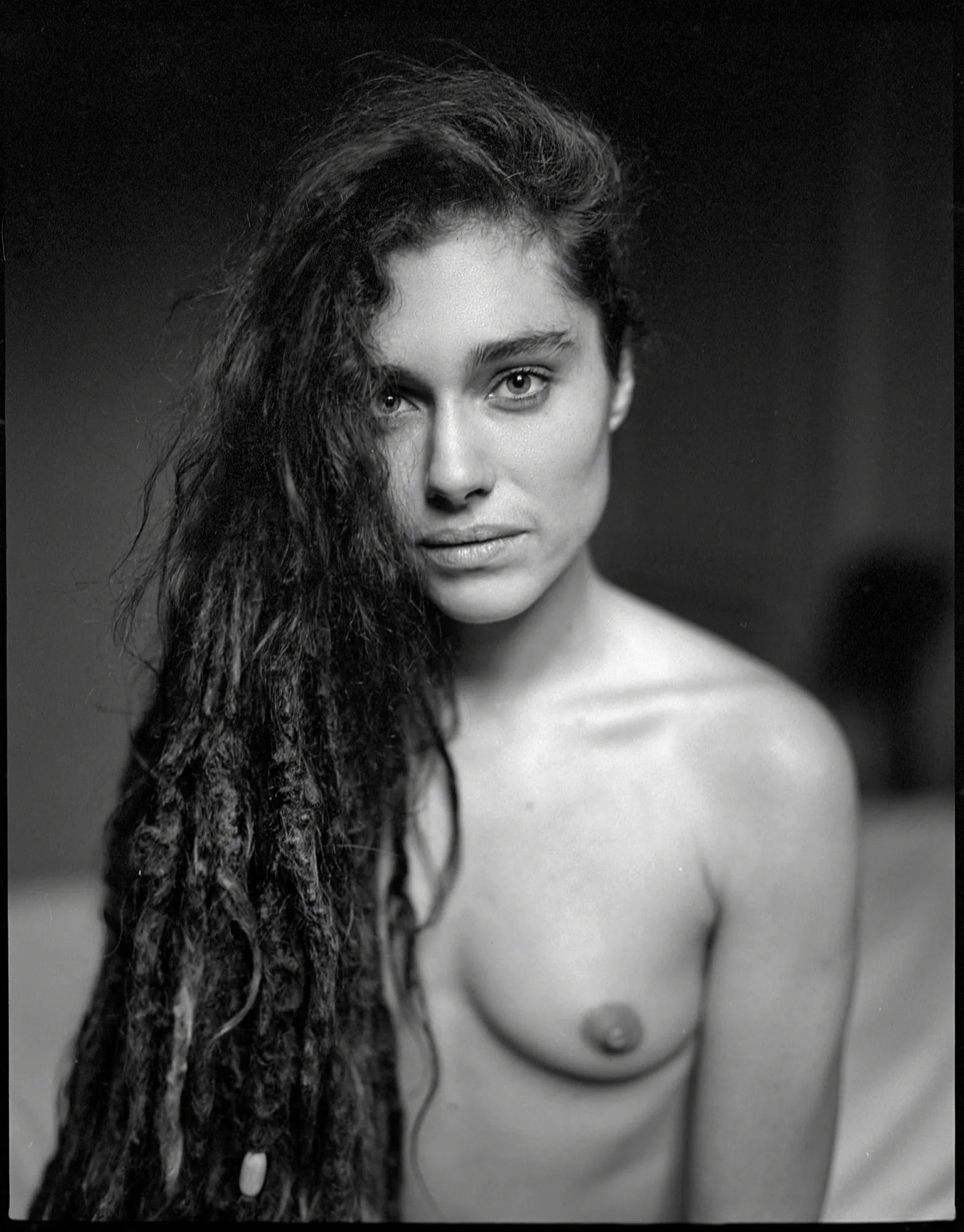 photography-manya-medium-format-film-people-nude-female-large-open.jpeg
