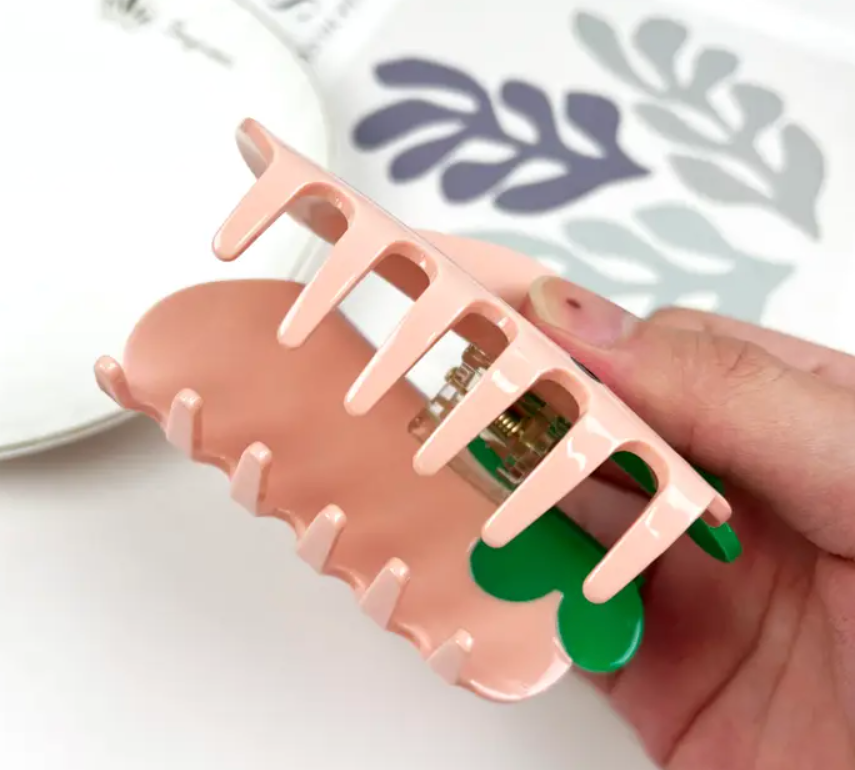Strawberry Gold Hair Claw
i Strawberry Hair Claw Clip – Adina Eden main image 3