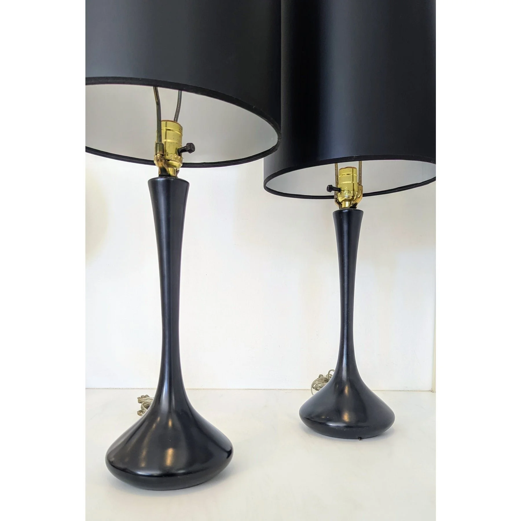pair-of-sculptural-mid-century-laurel-table-lamps-in-matte-black-3525.jpeg