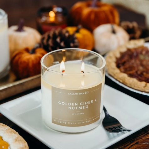 Fill your home with the perfect fall scent. This clean-burning soy candle is ideal for large rooms and provides a warm, inviting glow.