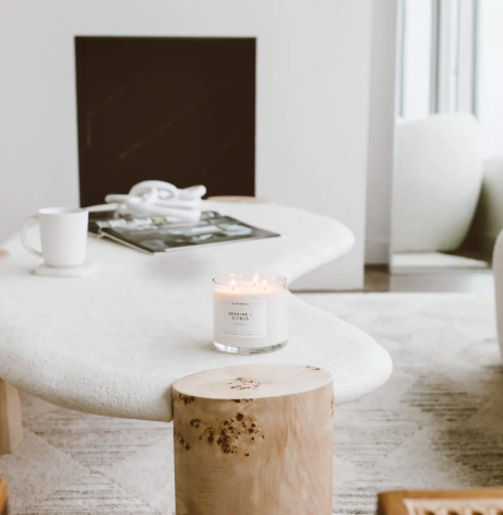 Experience a bright seaside getaway with this clean-burning soy candle. A large 3-wick candle ideal for scenting big rooms with a citrus-infused aroma.