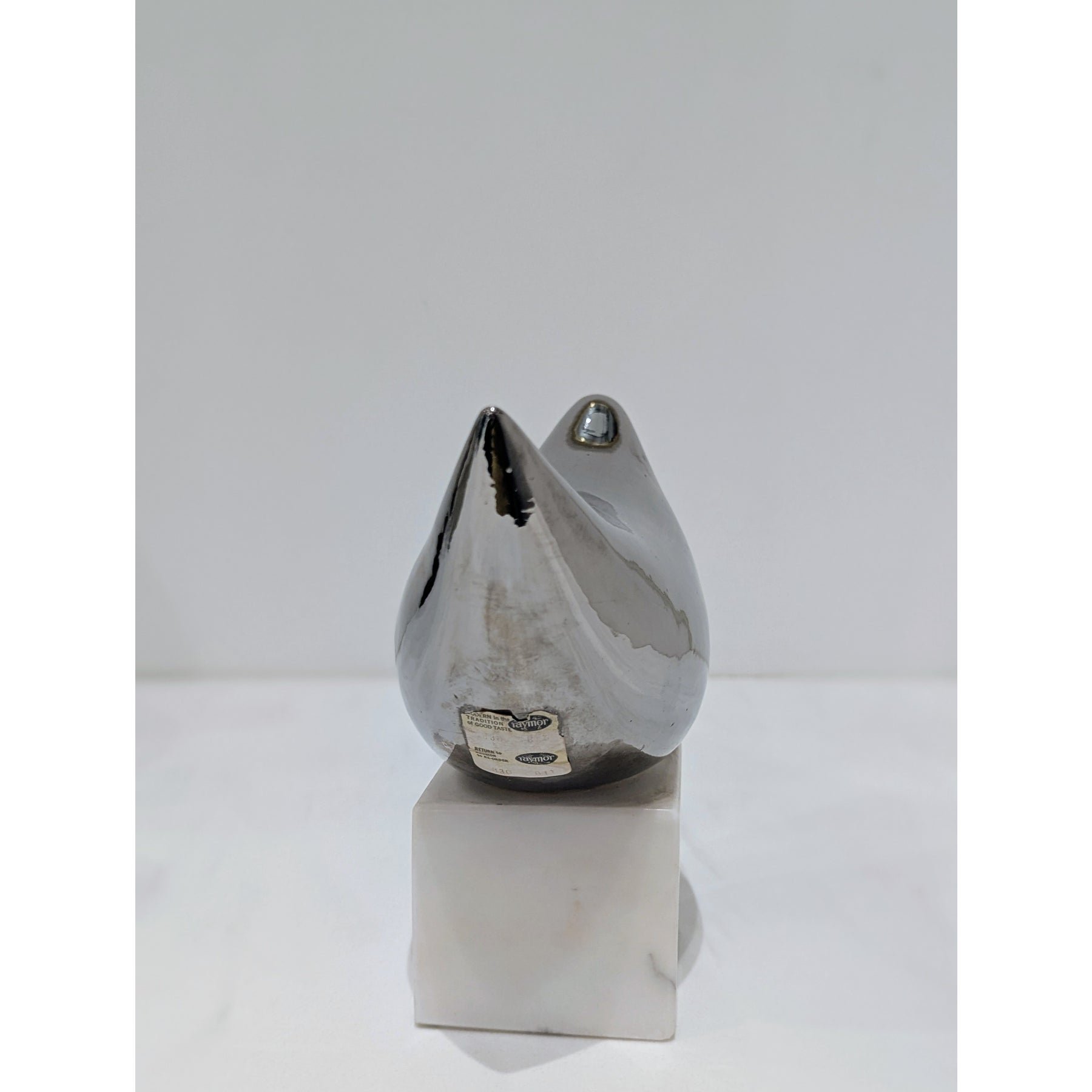 raymor-silver-ceramic-bird-sculpture-on-white-marble-base-2844.jpeg