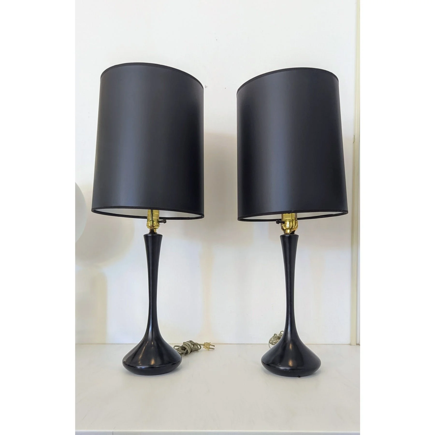 pair-of-sculptural-mid-century-laurel-table-lamps-in-matte-black-3883.jpeg