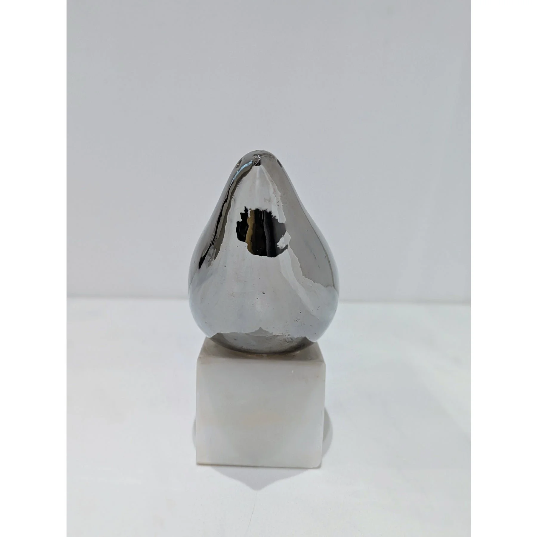 raymor-silver-ceramic-bird-sculpture-on-white-marble-base-6072.jpeg