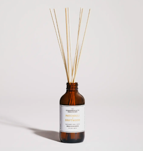 Create a cozy wellness corner with a premium amber glass scent diffuser and high-quality natural reeds that steadily release an earthy botanical aroma.