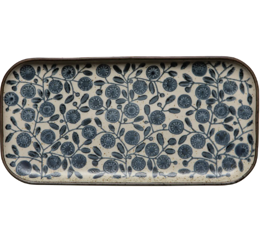 Showcase your delights! A beautiful stoneware serving platter, perfect for presenting appetizers and more with natural sophistication.