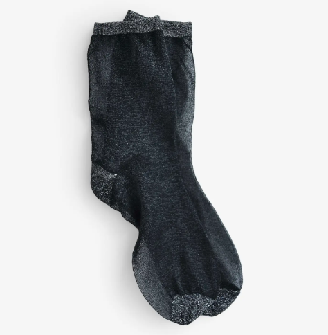 Add a touch of refinement to your wardrobe with our Broadway socks in Black.