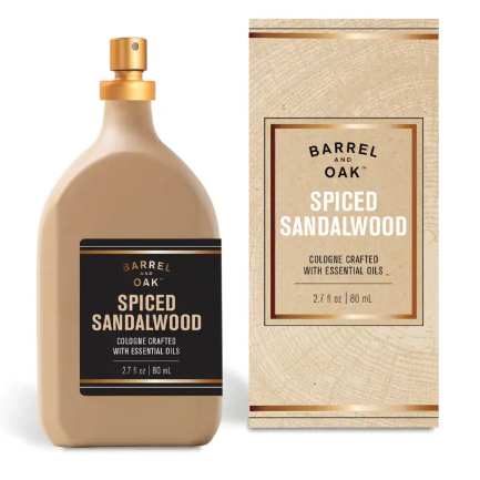 Upgrade your grooming routine with the Gentlemen's Hardware Natural Fragrance Cologne - Spiced Sandalwood, an essential-oil-crafted spray offering an earthy yet fresh signature scent.