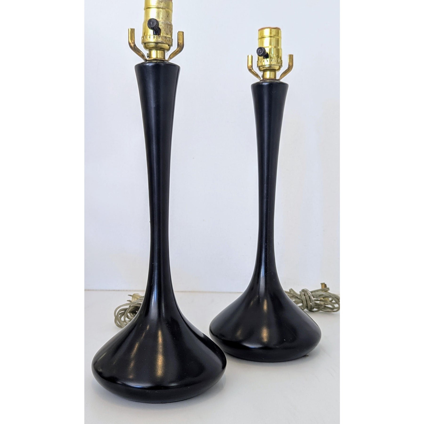 pair-of-sculptural-mid-century-laurel-table-lamps-in-matte-black-4363.jpeg