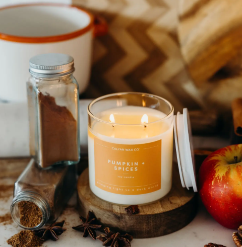 Fill your home with the perfect scent of warm pumpkin and sweet spices. This clean-burning soy candle is ideal for large rooms and makes an excellent seasonal gift.