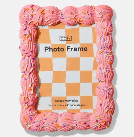 Brighten your space with the Sweetie Photo Frame by DOIY, a charming pink picture frame sculpted to look like delicious cake frosting with colorful sprinkles.