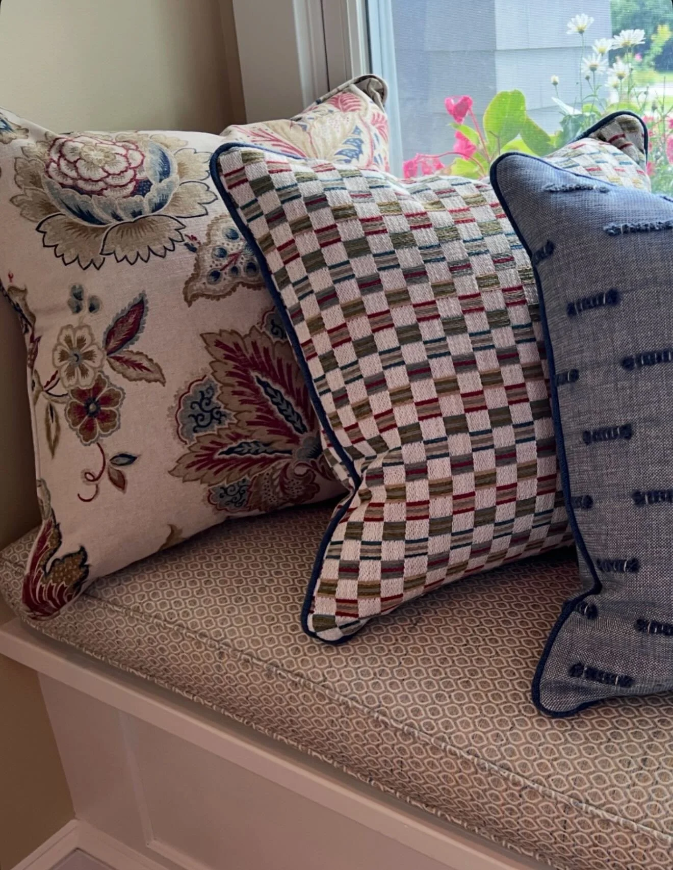 Pattern mixing, contrast welting, and decorative trim are all great ways to bring some interest to your space! Our shop gives you the freedom to customize your design so it&rsquo;s uniquely you. Come visit our showroom, Monday-Friday, 9:30-4:00!
.
.
