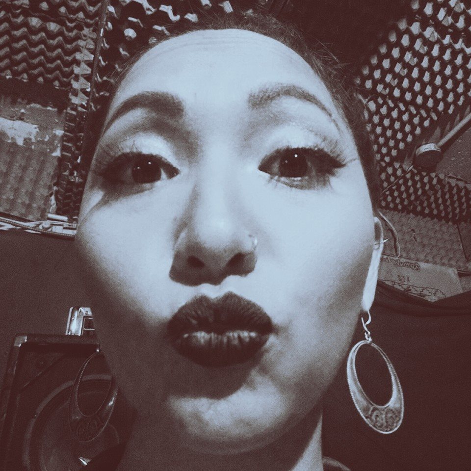 Kisses all around. 