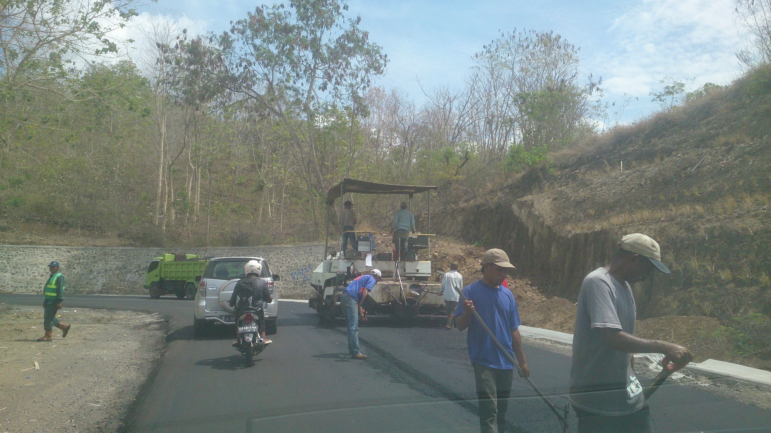 Road works on Flores