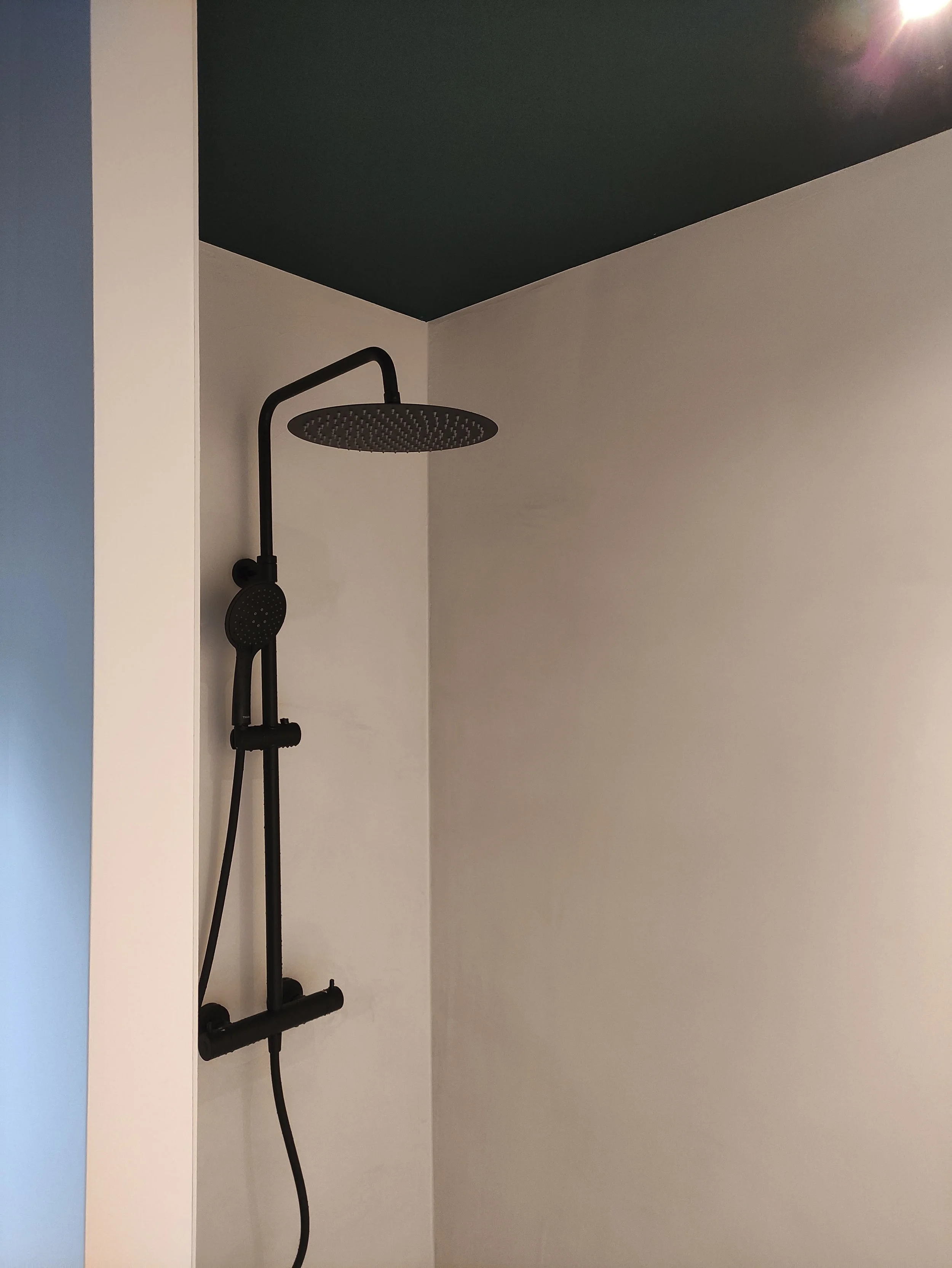 Betonoptik_Krefeld_Robert Ropertz_Fungenlose_Wandgestaltung_Microzement.jpg