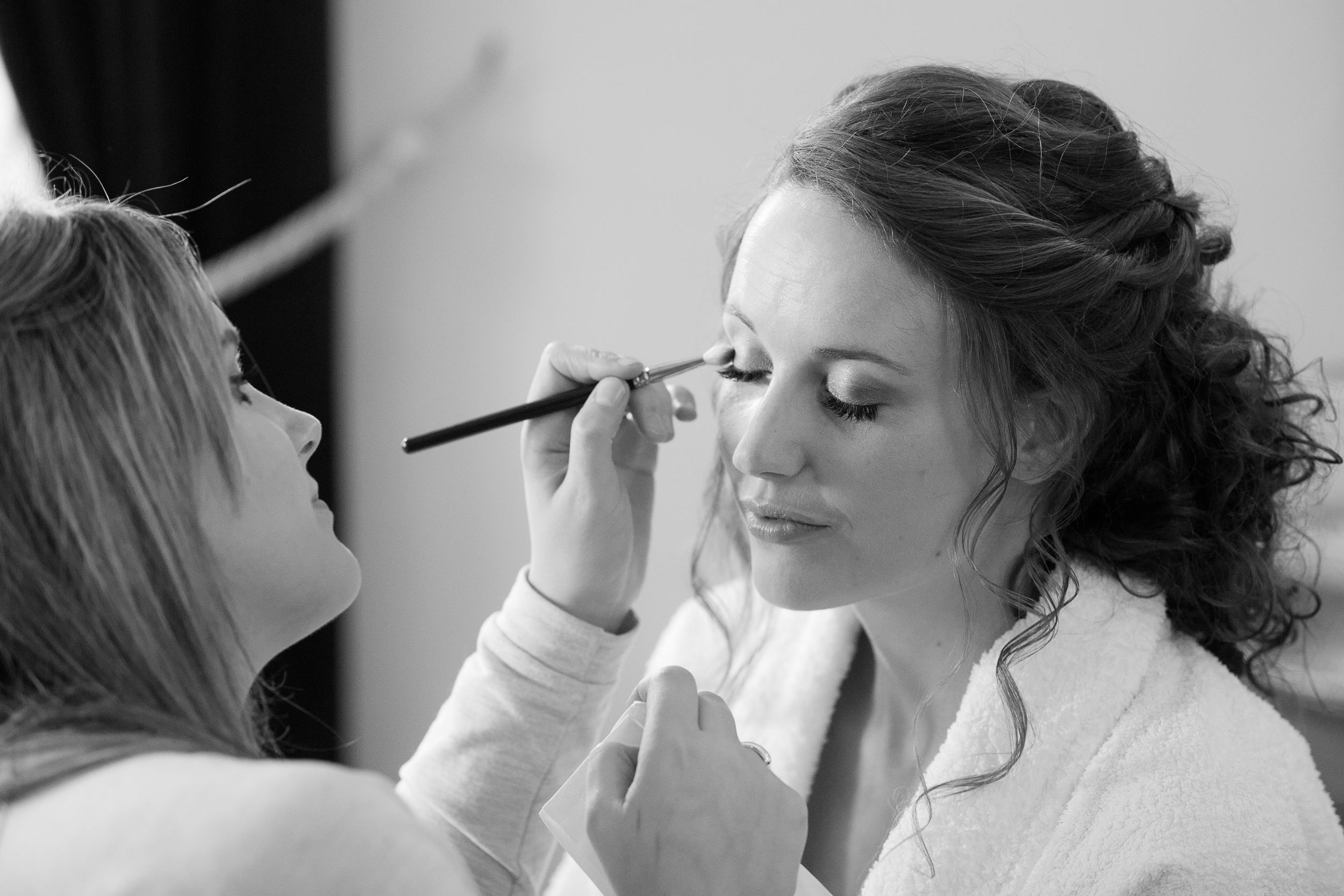 Dani Applying Natural Wedding Make Up