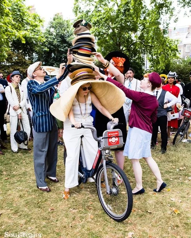 Marvellous to see some cycling-based World Records smashed in style at the recent #ChapOlympiad - apparently the record for the most hats ever worn while riding a bicycle was set by this lady at 27 (the previous being 23). And we even spotted some Tweed being worn in some other bicycle events... given it was nearly 30ºC, we're filled with admiration. #tweedrun