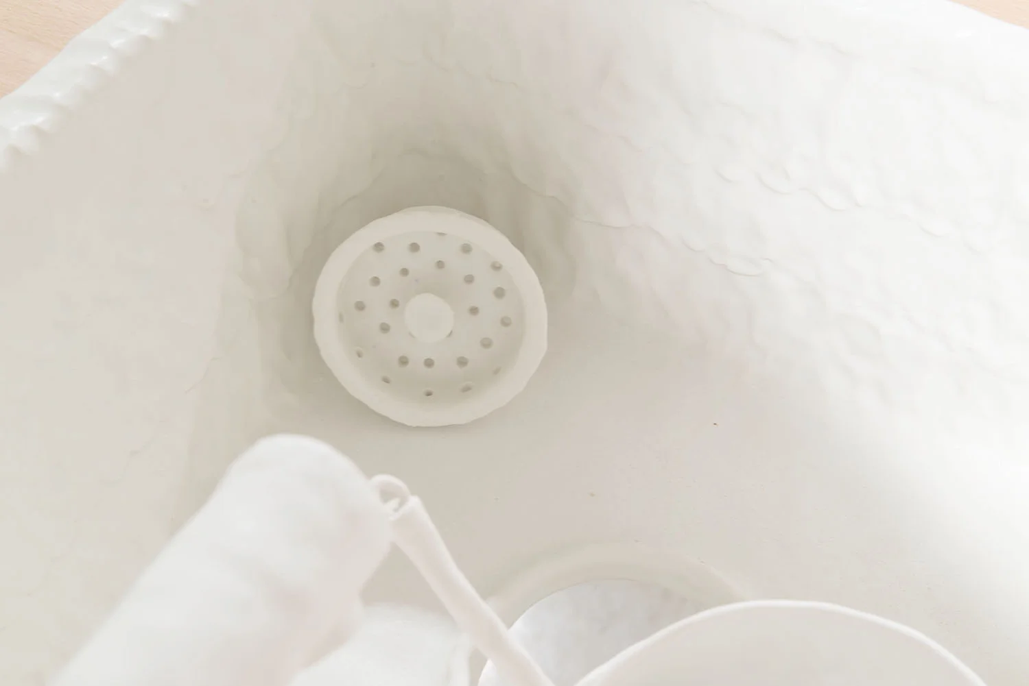 The potter's sink-Detail