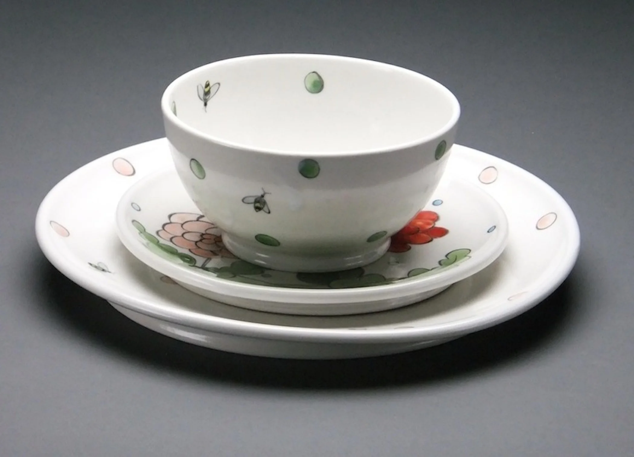 Bees and Zinnias Dinnerware set