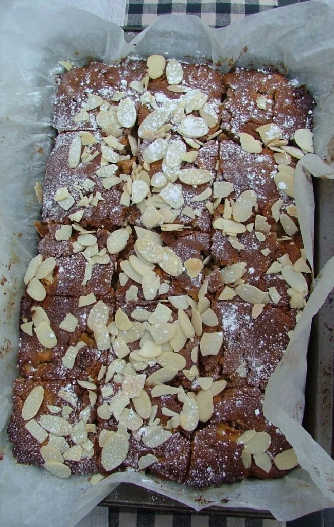 spiced apple cake