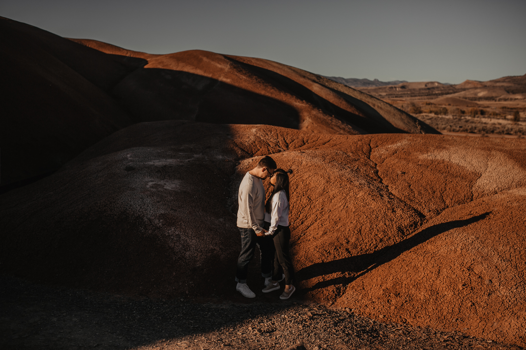 painted-hills-oregon-couple-photos-23.jpg