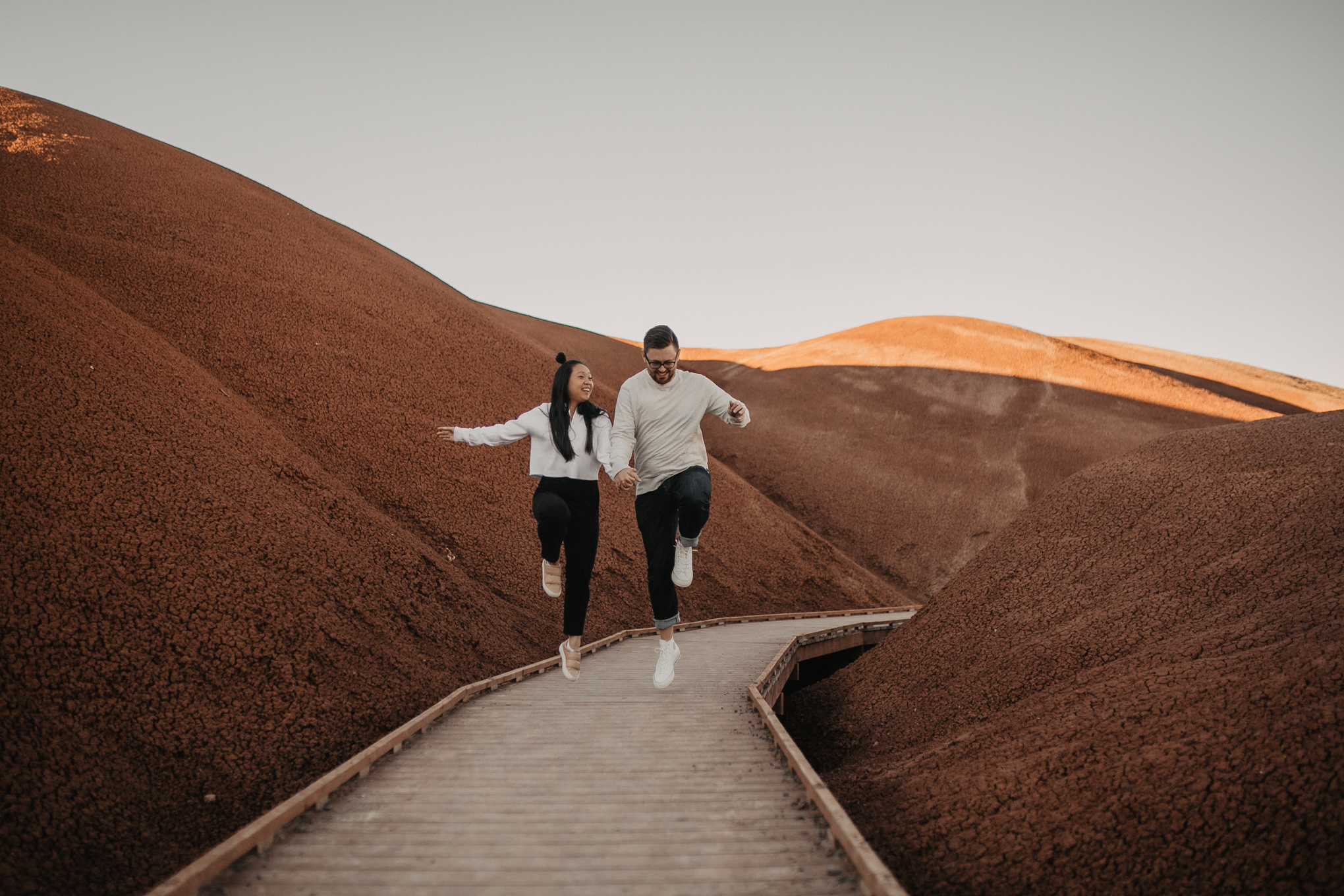 painted-hills-oregon-couple-photos-31.jpg