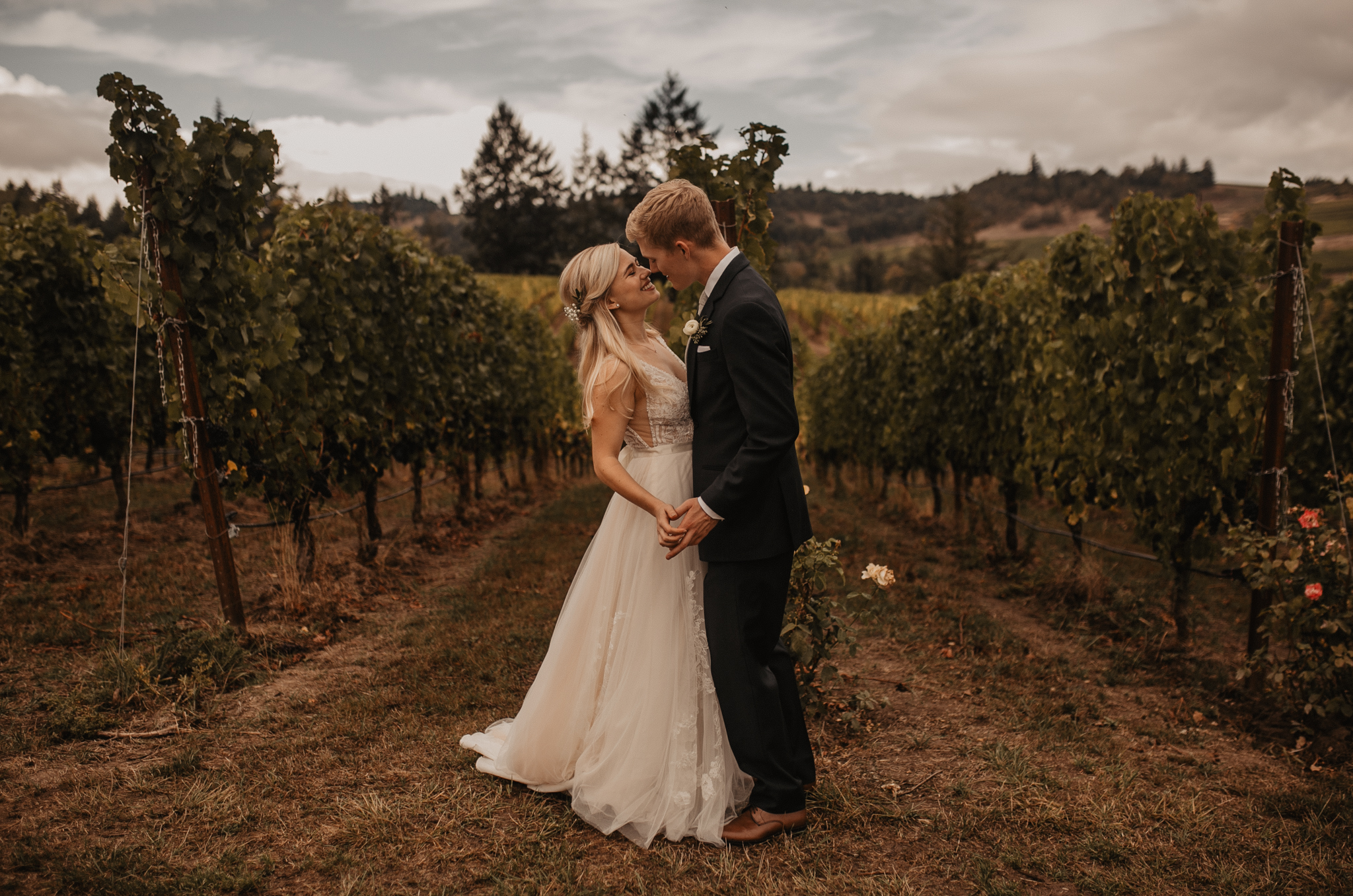 zenith-vineyard-oregon-summer-wedding-255.jpg