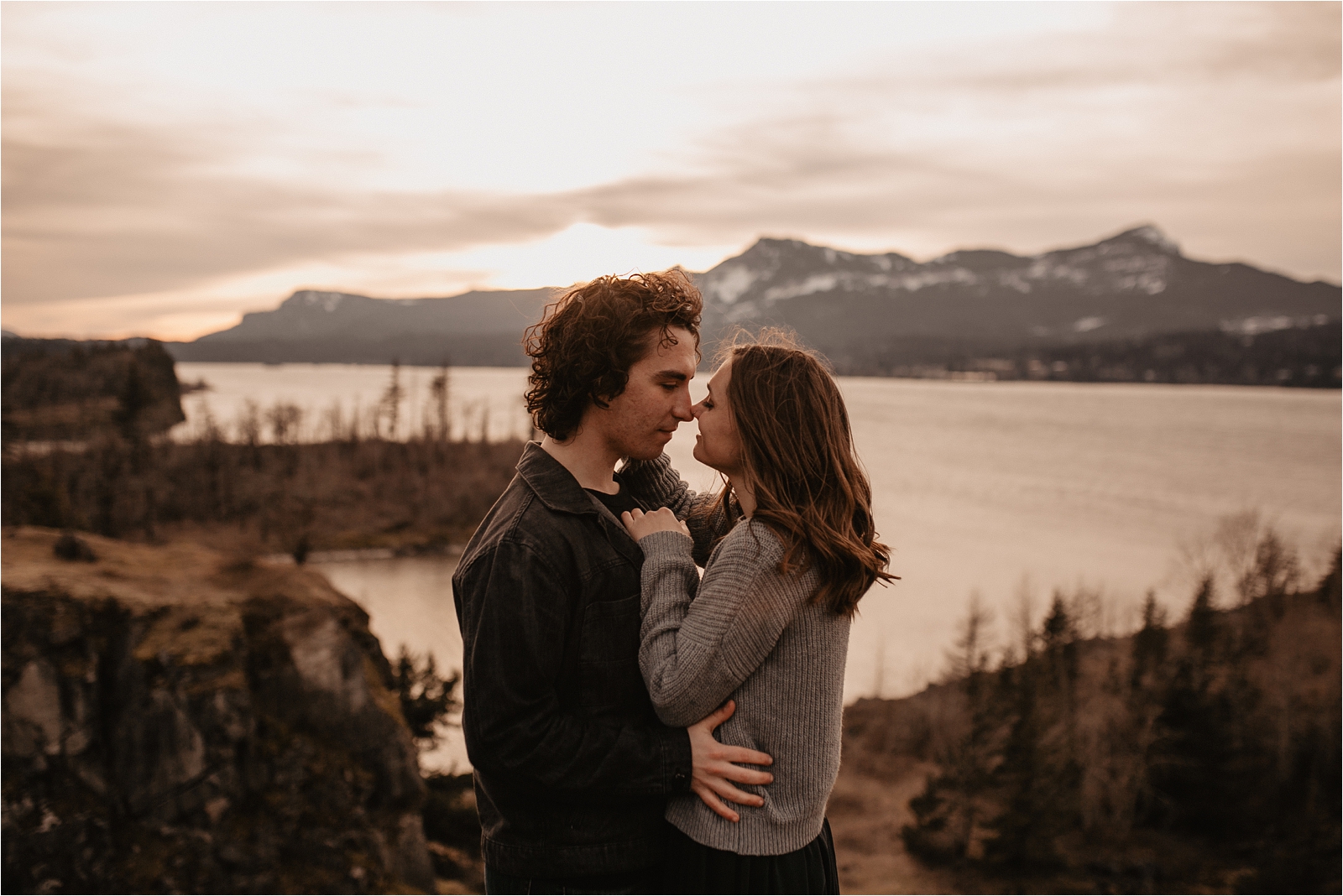columbia-river-gorge-engagement-photos_0024.jpg