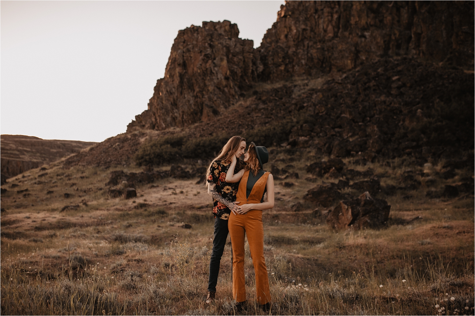 Central Oregon Desert Couple session in front of Cliff tops