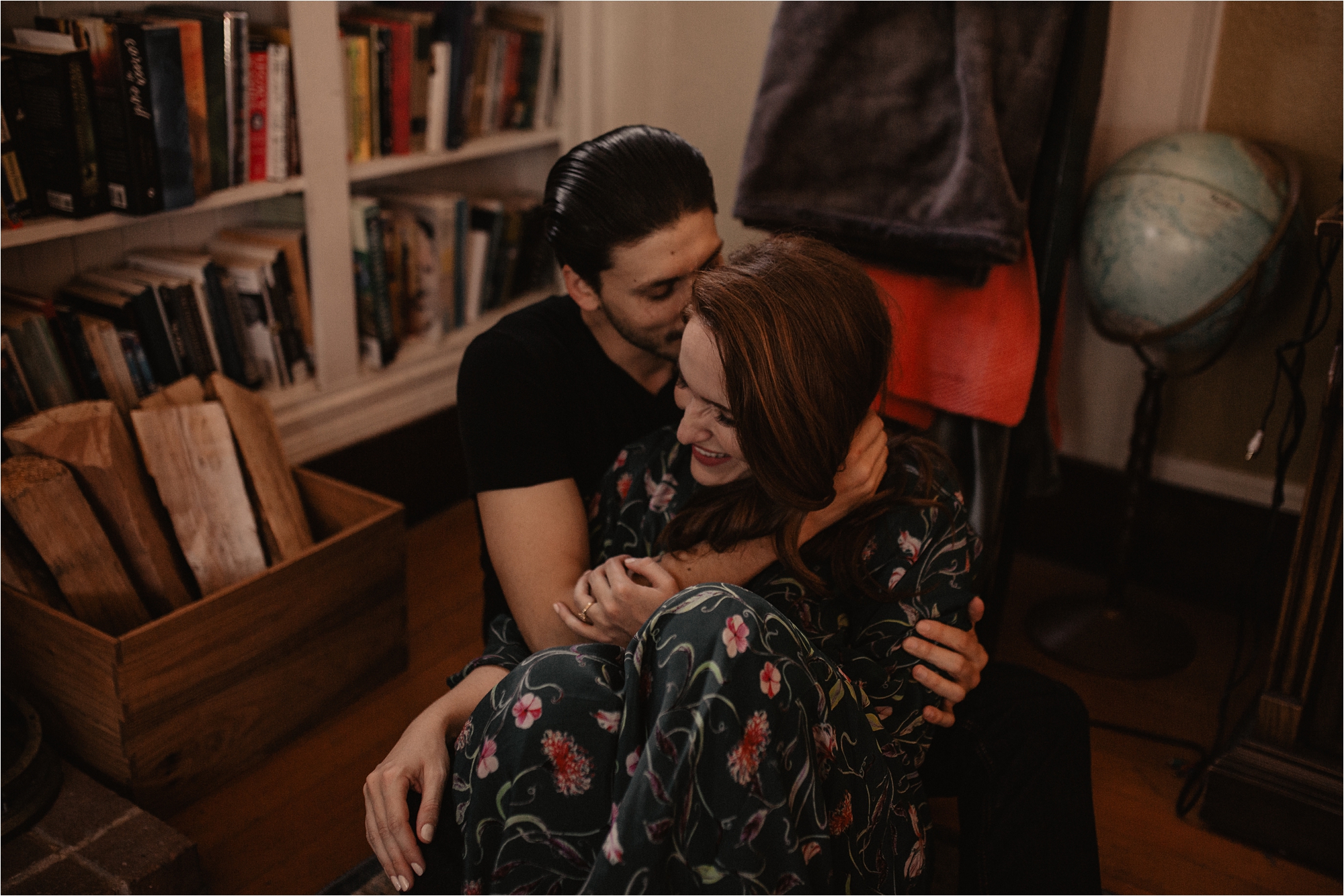 downtown-portland-in-home-couples-session_0004.jpg